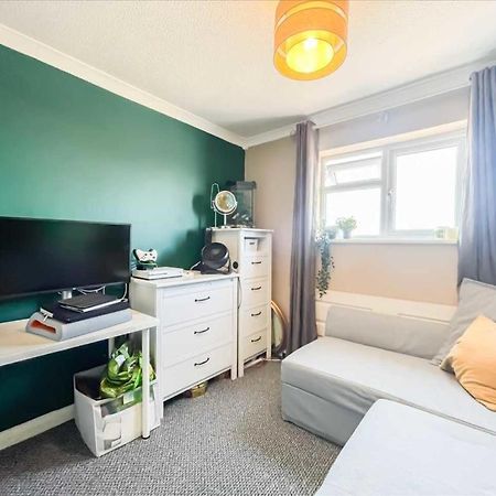 Nice, Bright & Friendly Home Hemel Hempstead Bagian luar foto